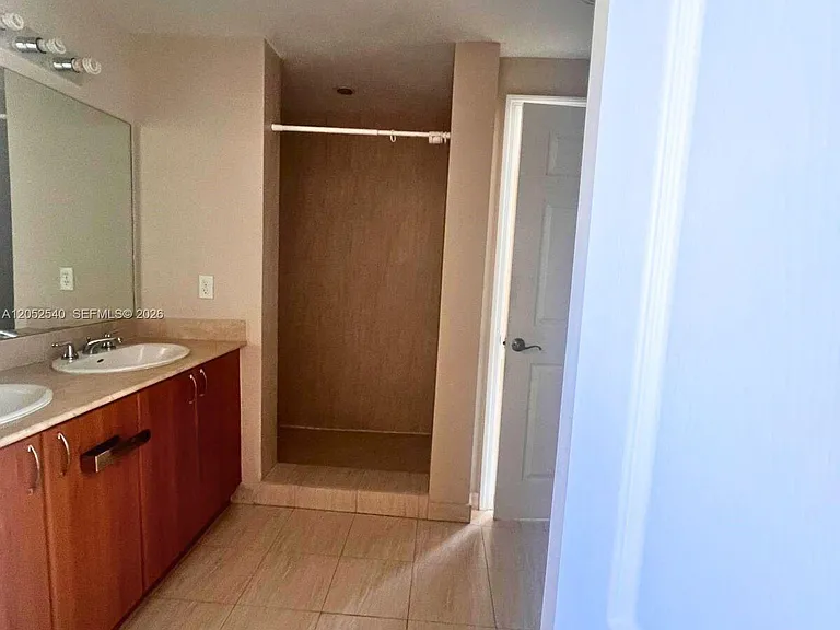2425 SW 27th Ave #1004 — Photo 15