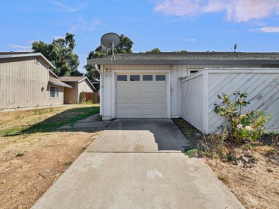 2nd image of 9412 Aizenberg Circle