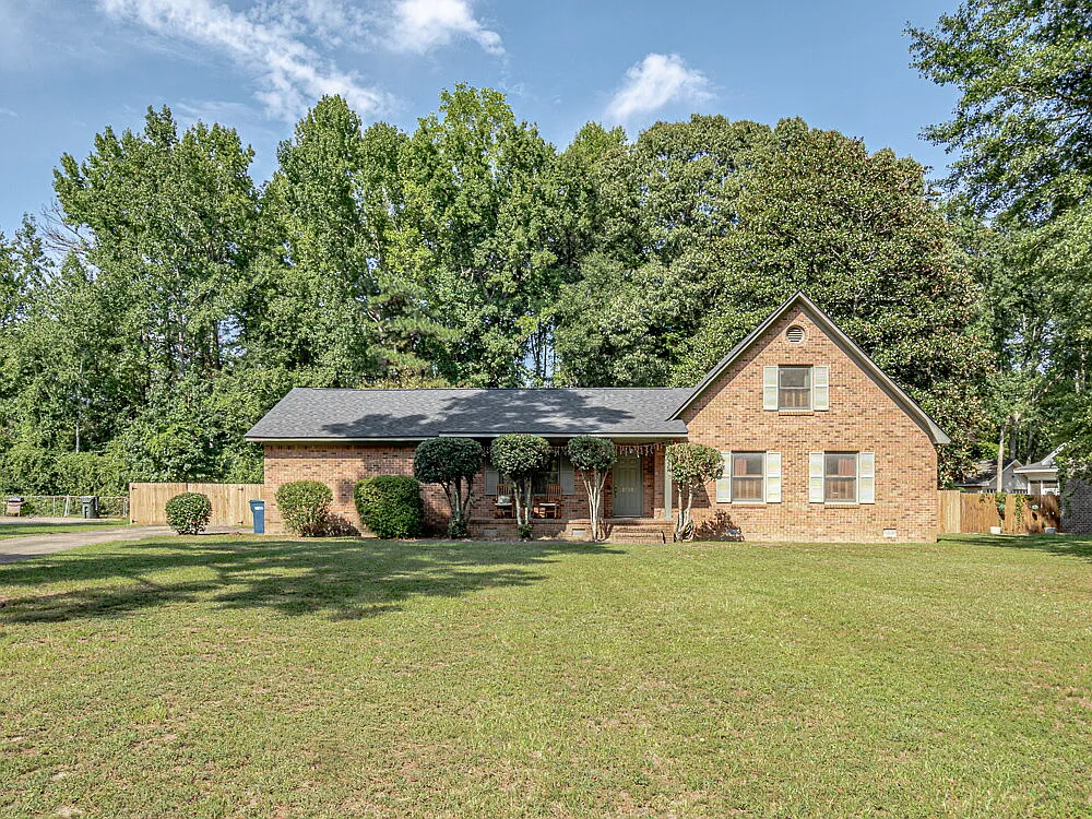 4 bed, 3.0 bath, 2678 sqft, $2,000 — Photo 1