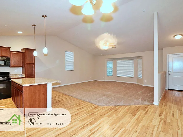2381 Yellow Finch Way — Photo 4