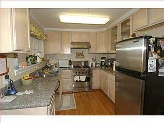 2nd image of 808 El Camino Real APT C