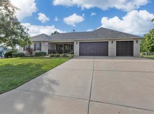 489 Oak Field Ct, Washington, MO 63090