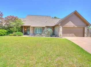 216 Cricket Holw, Edmond, OK 73034