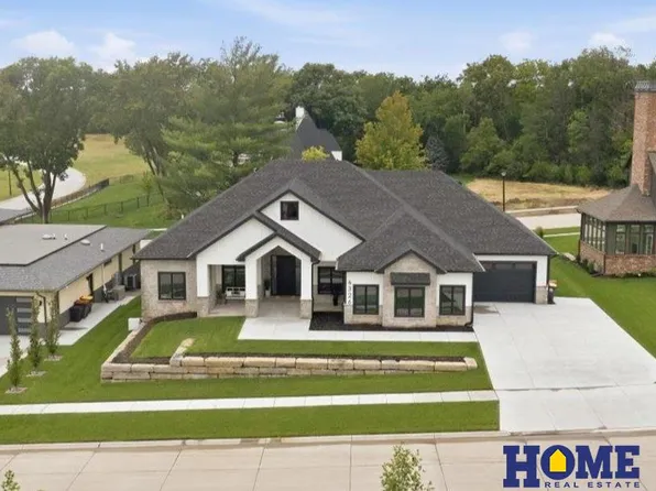 6326 Carveth Ct, Lincoln, NE 68516