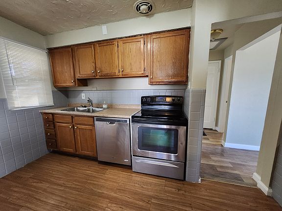 5th image of 1938 Larch Dr