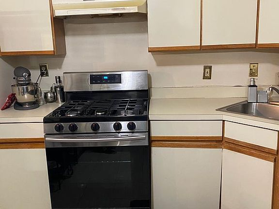 2nd image of 3617 Holman Ct