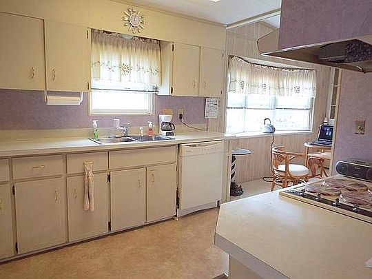 2nd image of 202 Cetra St