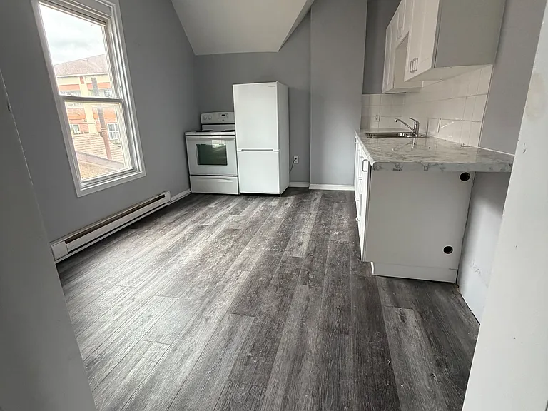 294 Park Ave #UPPER LEVEL — Photo 9