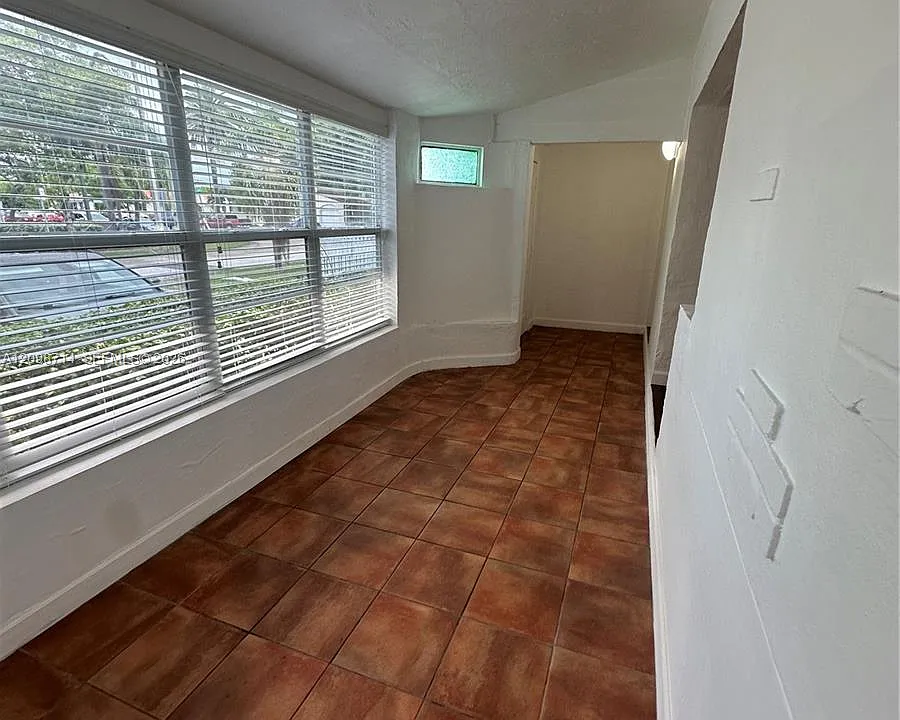 711 SW 39th Ave