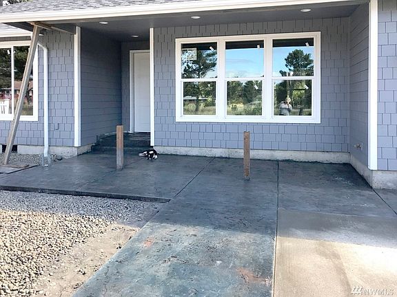 3rd image of 706 Shoreview Dr