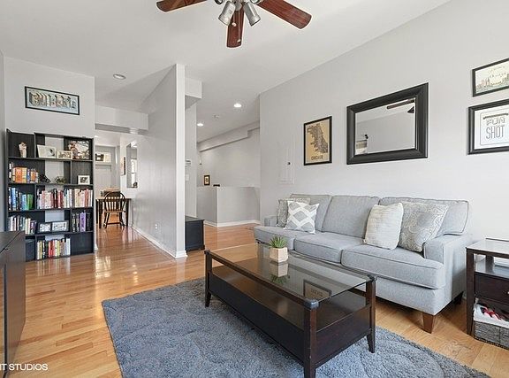 3rd image of 2452 N Kedzie Blvd #1S
