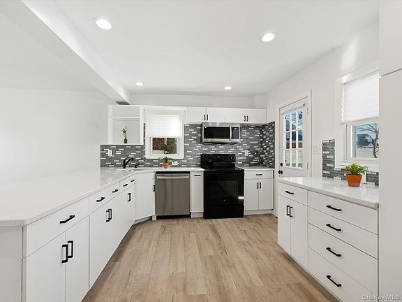 3rd image of 2409 Lindy Road