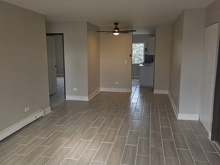321 W Hawthorne Cir #3B — Photo 1