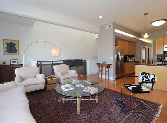 3rd image of 717 W 16th St Unit A2