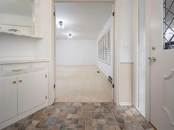 4th image of 3401 N Preston Dr