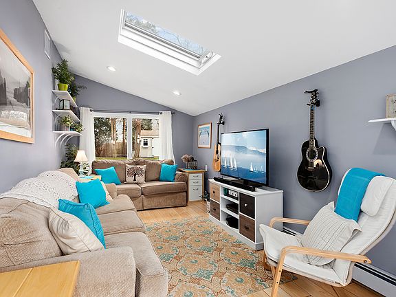 Extra room for entertaining.