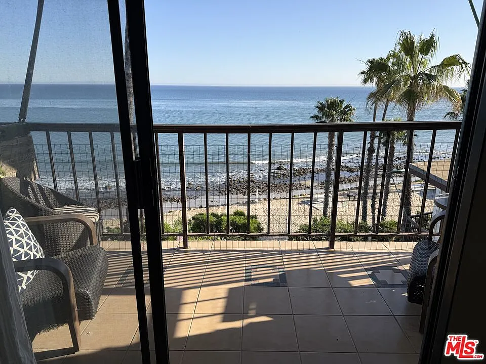 Studio, 1.0 bath, 385 sqft, $3,800 — Photo 4