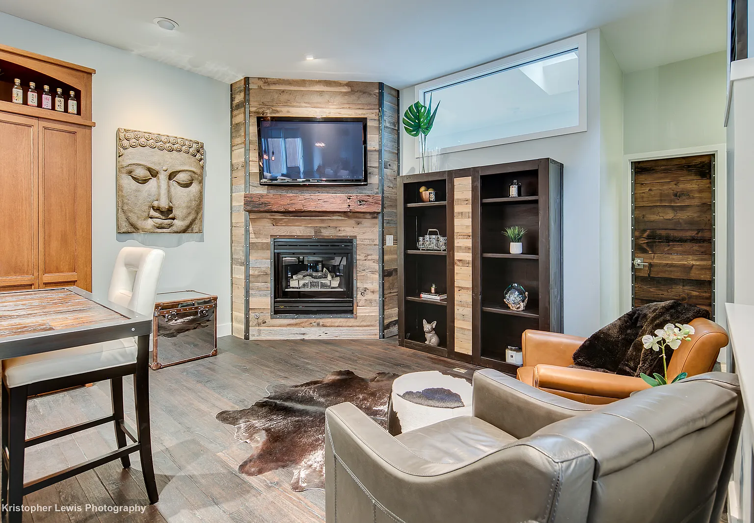 3 bed, 3.5 bath, 3229 sqft, $8,250 — Photo 3