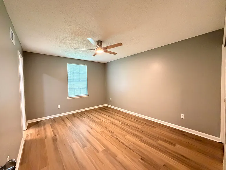 3884 Kerston Dr — Photo 18