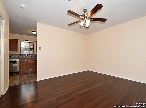 4th image of 714 Cobble Dr