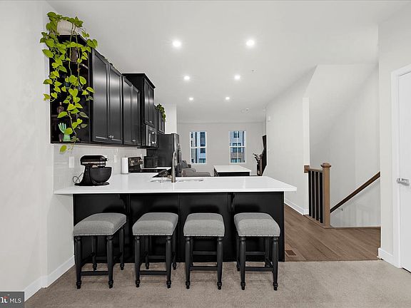 3rd image of 7217 Sprouse Court Gln