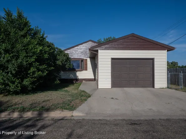 409 1st Ave SE, Bowman, ND 58623