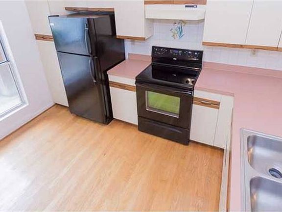2nd image of 487 E Lake Cir