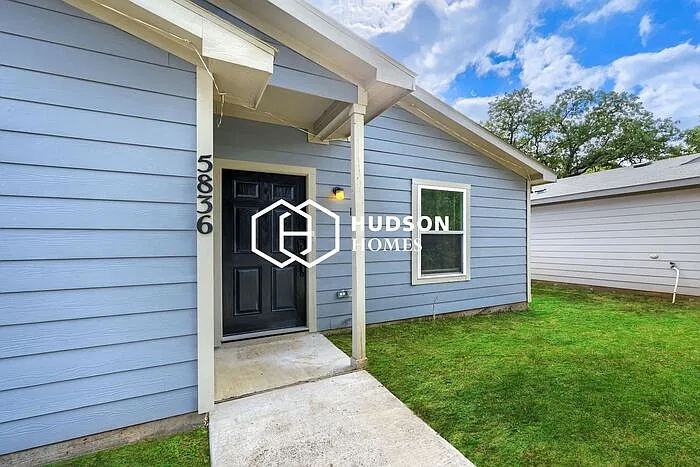 3 bed, 2.0 bath, 1090 sqft, $1,549 — Photo 3