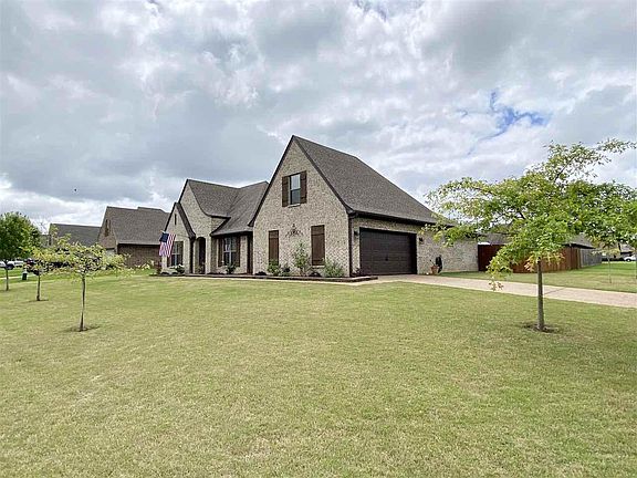 2nd image of 330 Seawood Dr