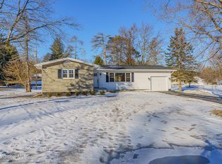 24 Reichard Ln, Wynantskill, NY 12198