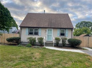 32 Tremont St, Warwick, RI 02889