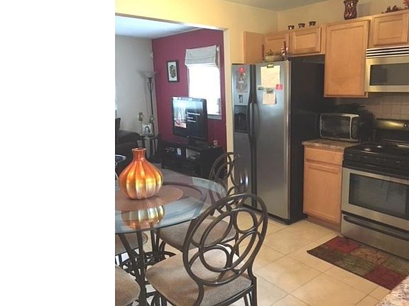 Kitchen open to Livingroom