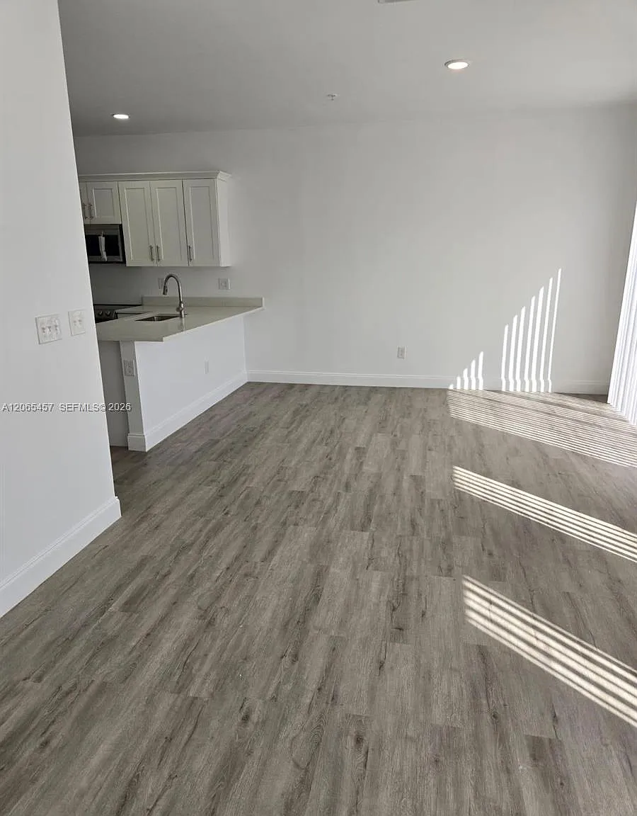 3 bed, 2.5 bath, 1528 sqft, $2,850 — Photo 3
