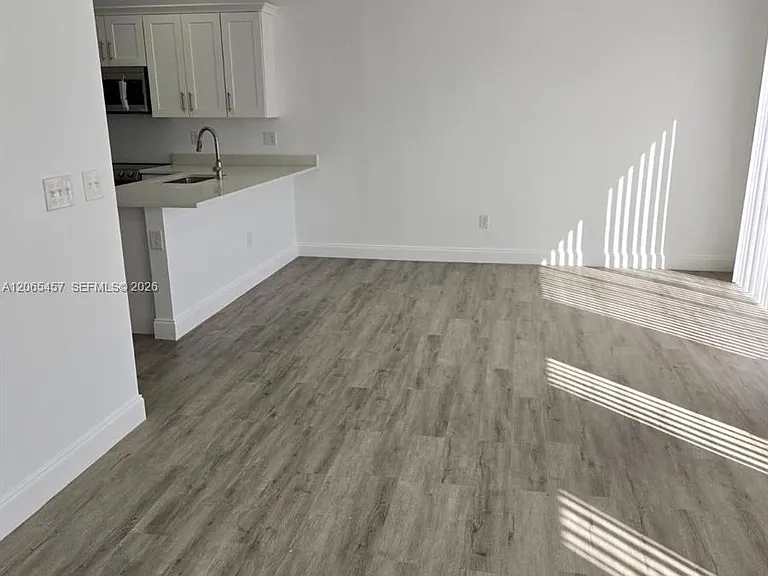 4215 Gulfstream Rd — Photo 3