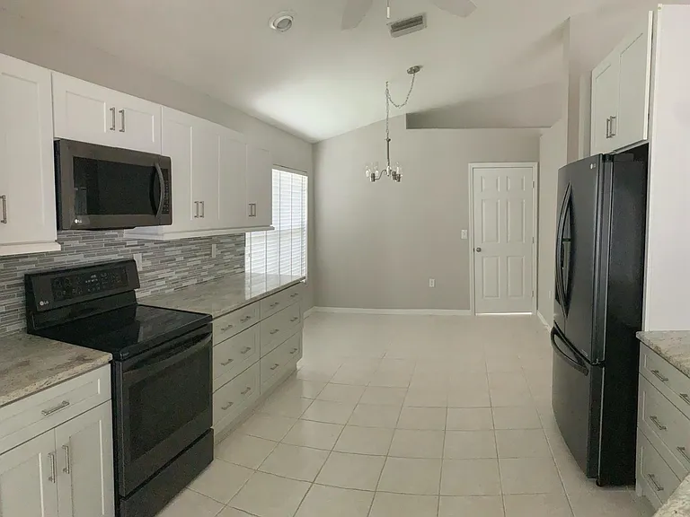 6818 Winslow St — Photo 11