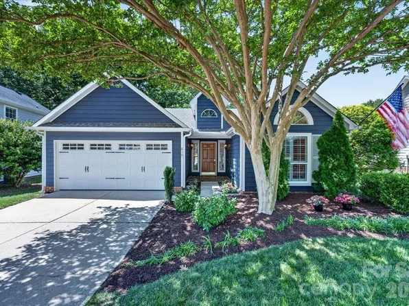 819 Mill Run Dr, Charlotte, NC 28209