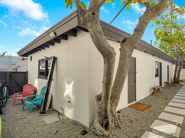807 Dover Ct — Photo 36
