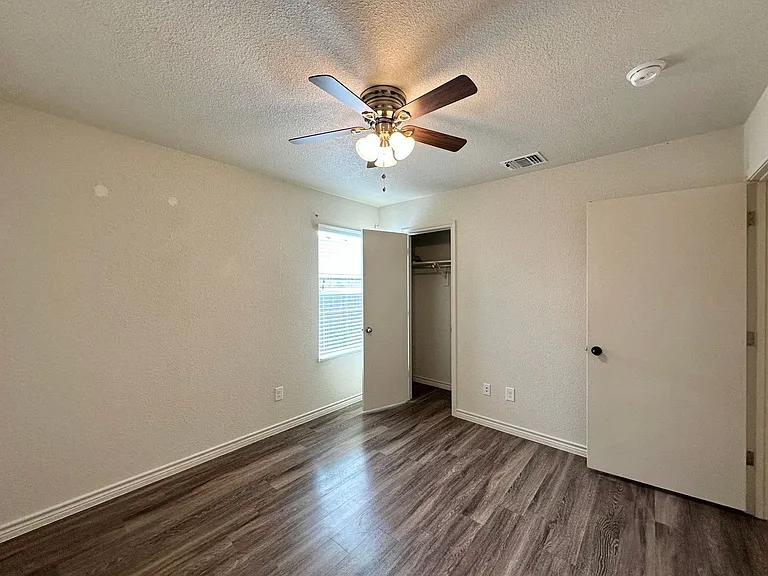 906 Childress Dr — Photo 22
