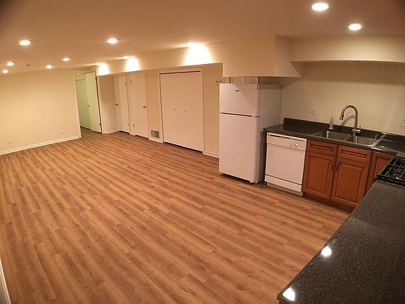 2nd image of 171 E Van Buren St #3