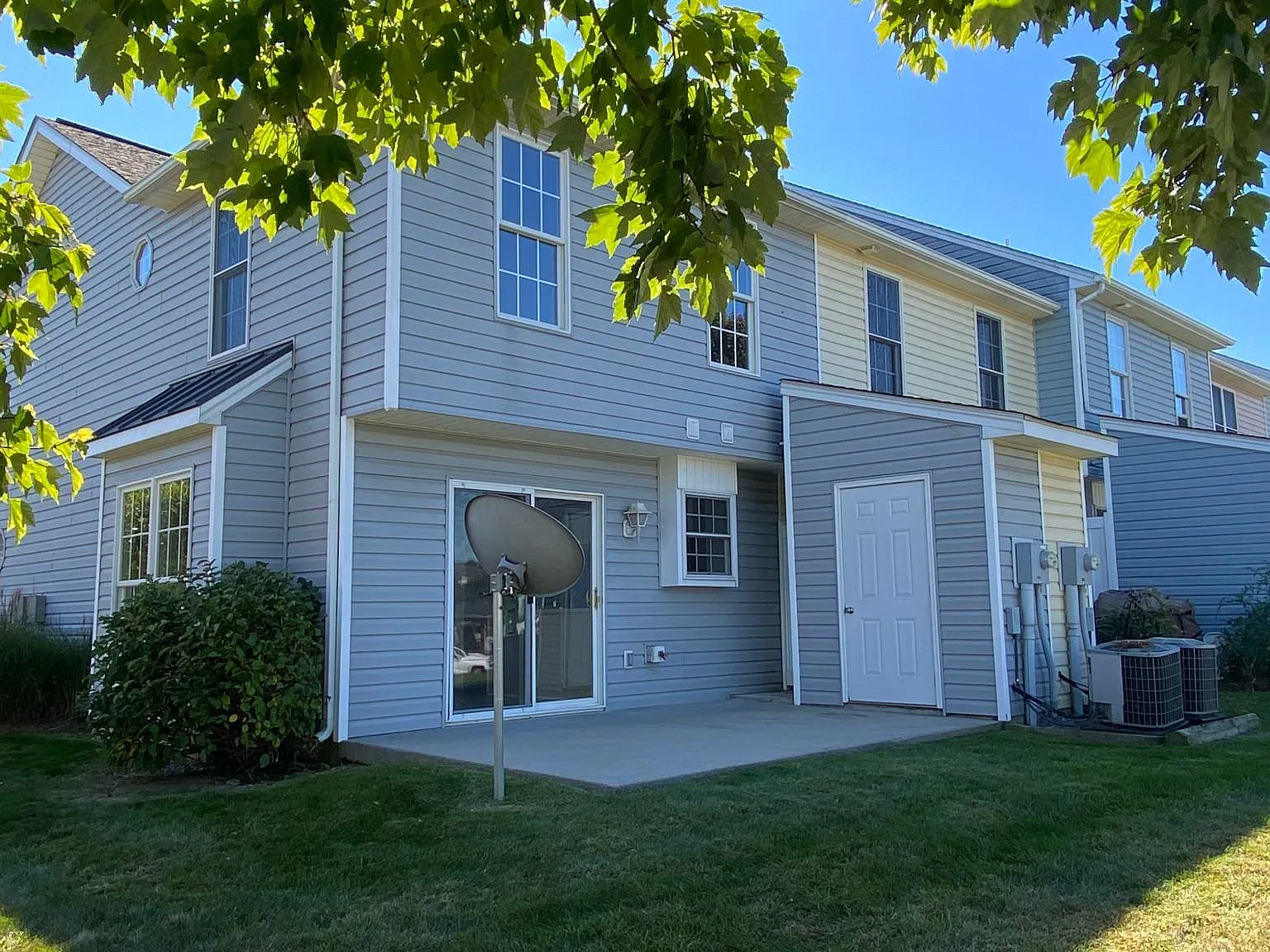 3 bed, 1.5 bath, 1292 sqft, $1,750 — Photo 3