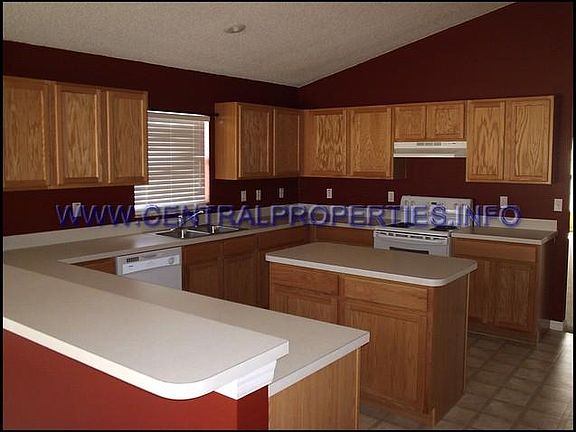 4th image of 1041 Lake Charles Dr