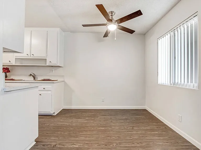 Woodman Apartments — Photo 60