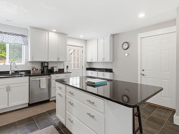 4th image of 111 Holland Trail