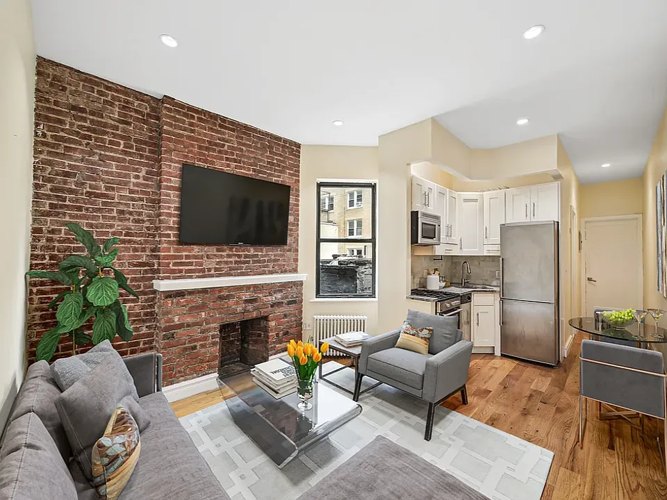 162 E 82nd St #2C