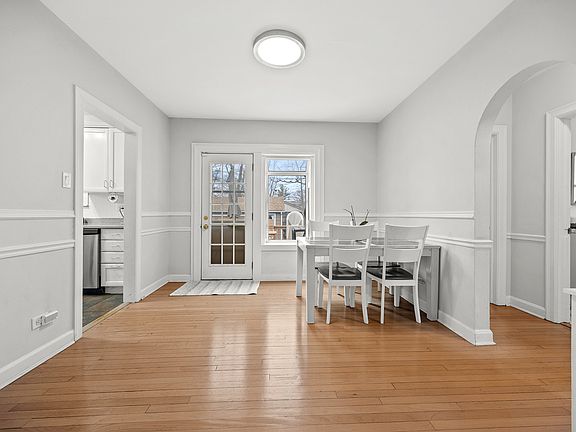5th image of 1032 Sheridan Ave