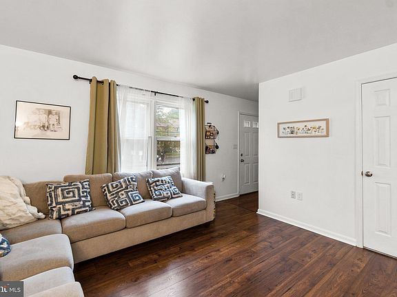 2nd image of 417 Windy Knoll Dr