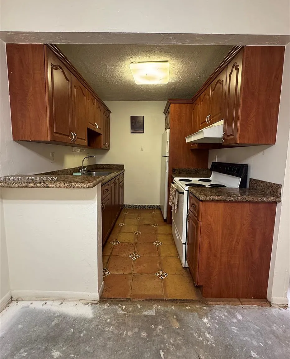 Cypress Village Condo — Photo 4
