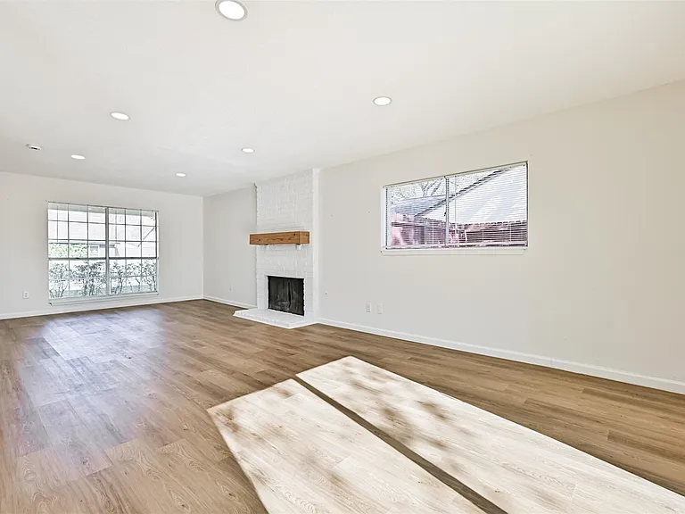 425 E Castle Harbour Dr — Photo 6