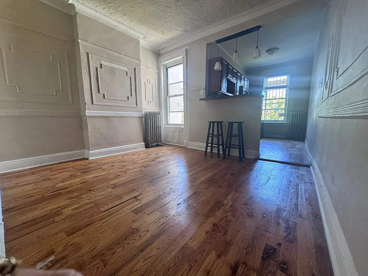 Building Photo - 381 Sumpter St #3L