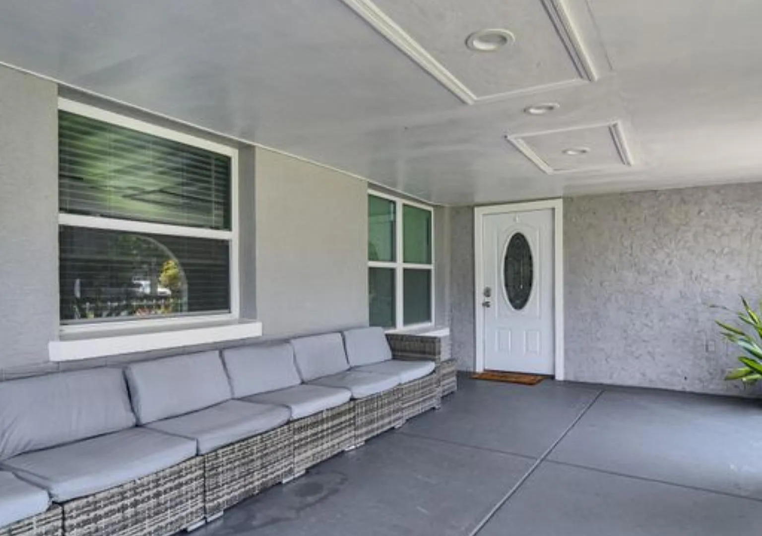 4 bed, 3.0 bath, 1372 sqft, $1,079 — Photo 4